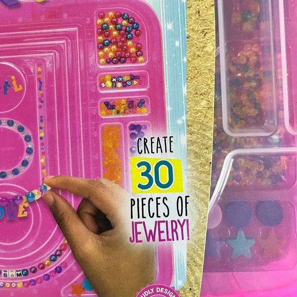 Your Décor Ultimate Jewelry Center Craft Kit – 3,000 Beads, 30+ Jewelry Pieces - Picture 16 of 16